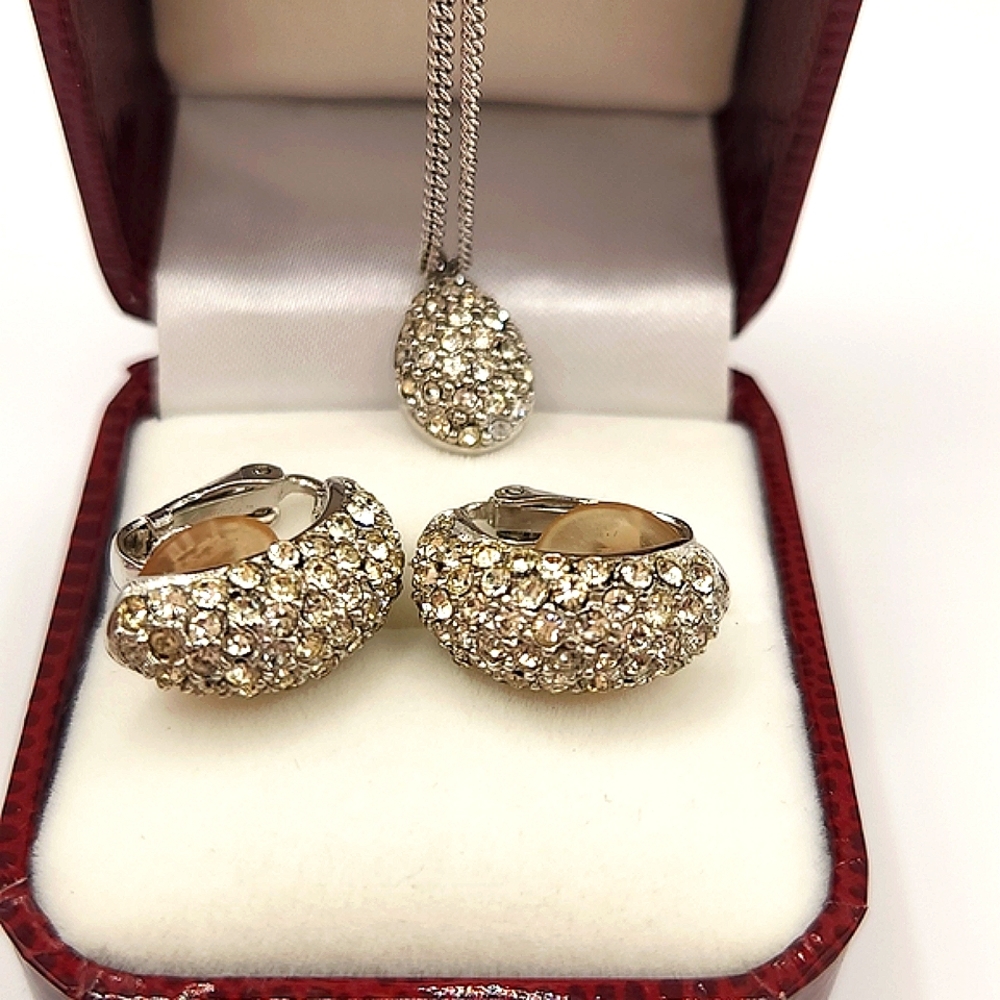 Dior - Rare Set, Beautiful Crystal Necklace & Earrings. Price Firm. - Picture 9 of 16
